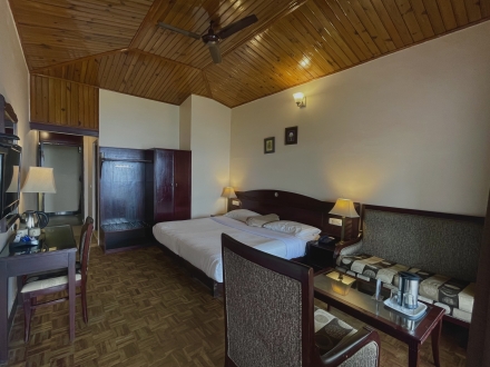 Krishna Mountview Luxury Room