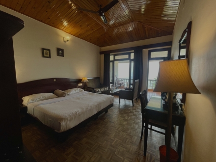 Krishna Mountview Luxury Room